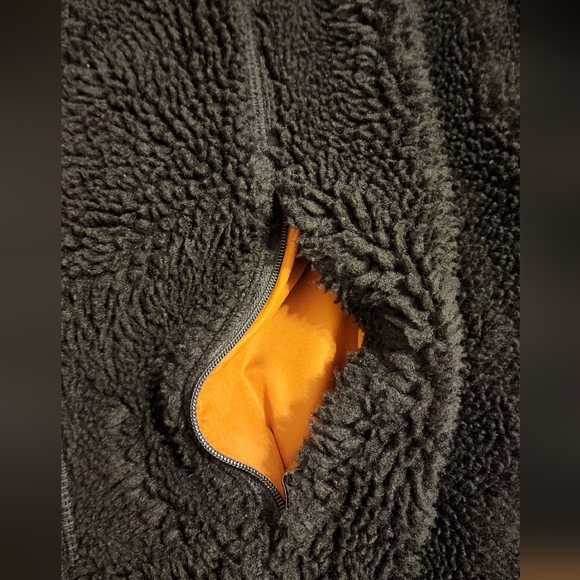 Used Everlane Medium The ReNew Fleece Bomber Jacket in Black - Picture 7 of 11